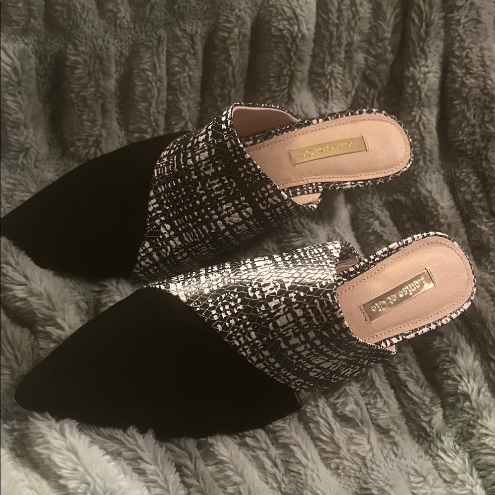 Louise et Cie Monochrome Textured Mules 2“heels